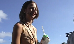 Съела сперму сразу из двух членов после ебли