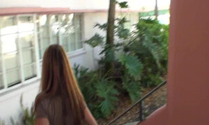 Красивый секс с грудастой в чулках на постели