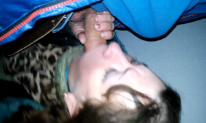 Пьяная русская тетка сосет молодому любовнику и общается по мобильнику