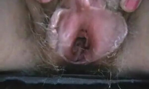 Взрослая лярва теребонькает мохнатую вагину