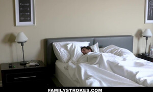 Мачеха развлекается с пасынком пока муж решает рабочие вопросы